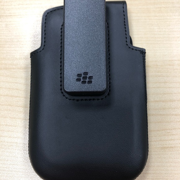 Black Berry Swivel Holster Case for Black Berry Bold 9900 or 9930 NEW - Picture 3 of 4